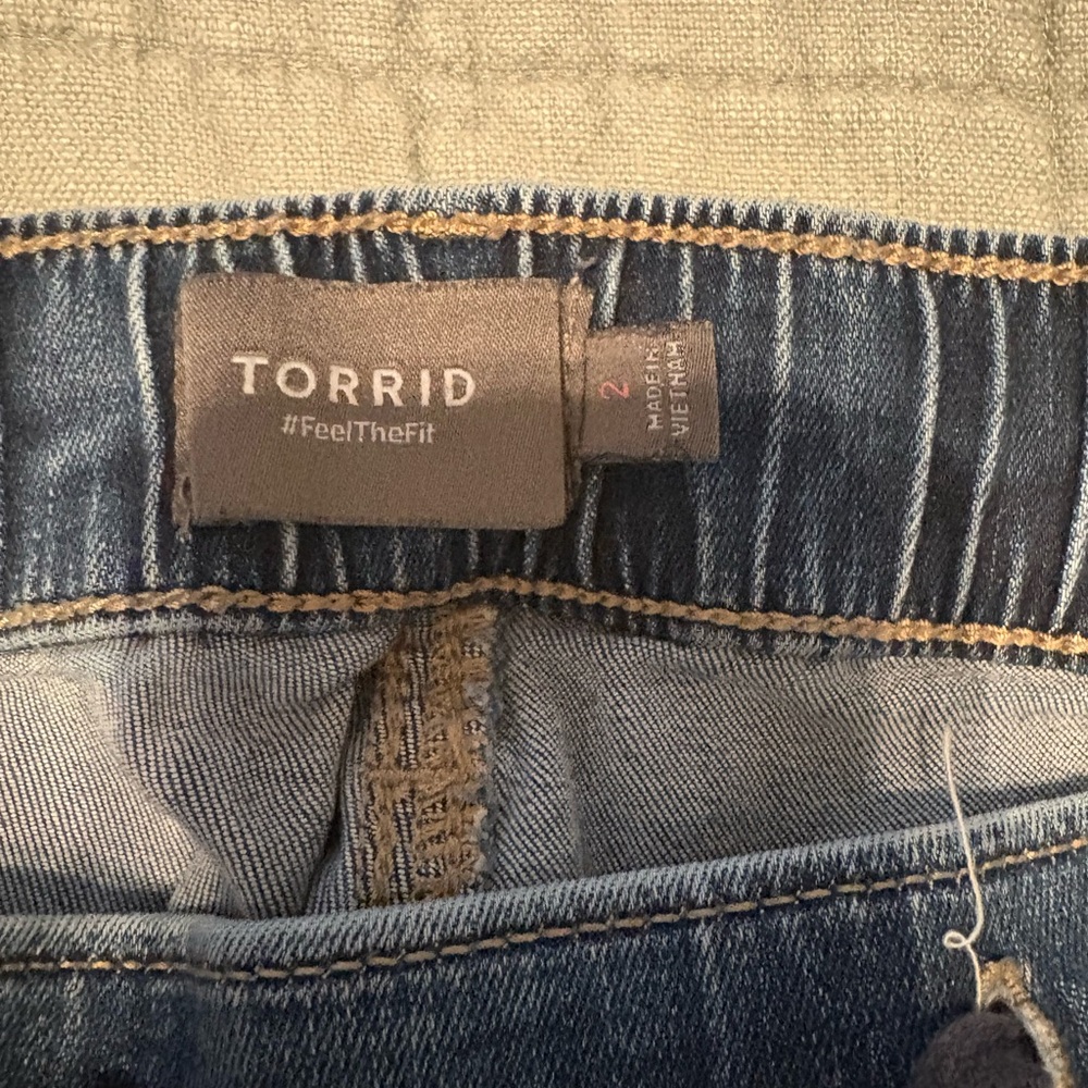 Torrid Blue Capri Jeans with Drawstring Waist - Picture 2 of 3